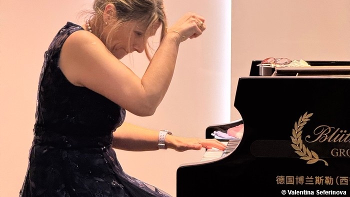 Valentina Seferinova in China